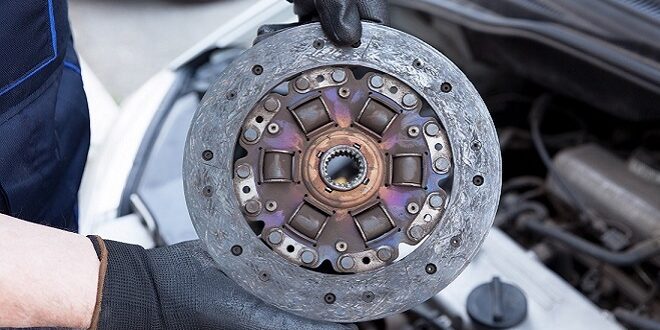 intenta-seguir-usando-embrague-desgastado_1377772222_419365_660x372