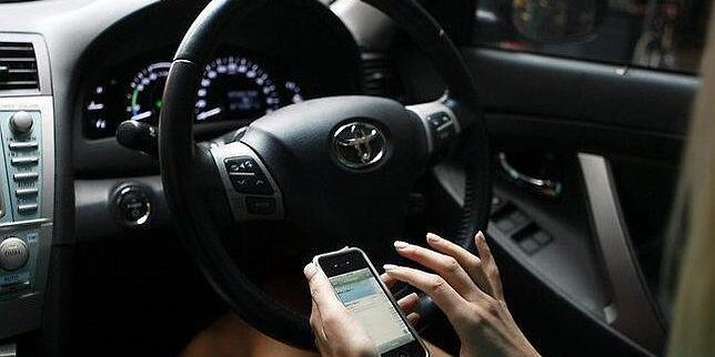 phone-in-car–644×362