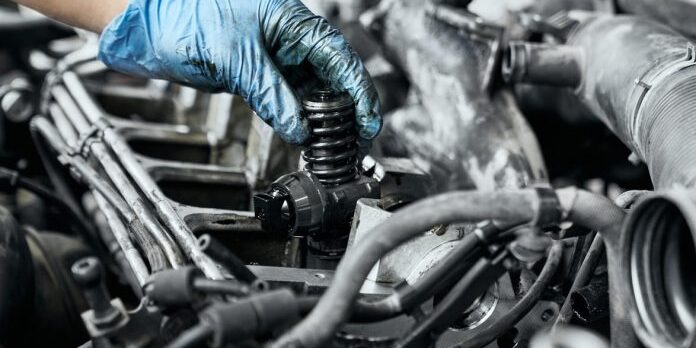 200203-como-detectar-motor-coche-ha-gripado-696×468