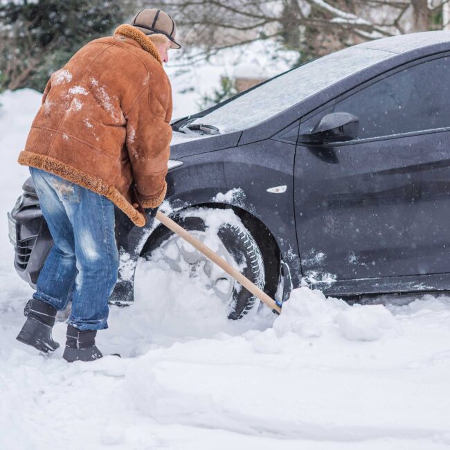sacar-coche-de-la-nieve_1640690941