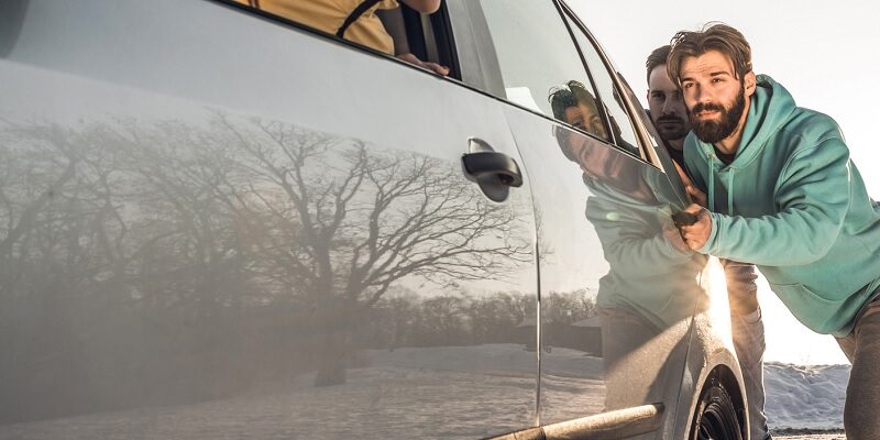 problemas_arranque_bateria_coche_empujar_1641994315