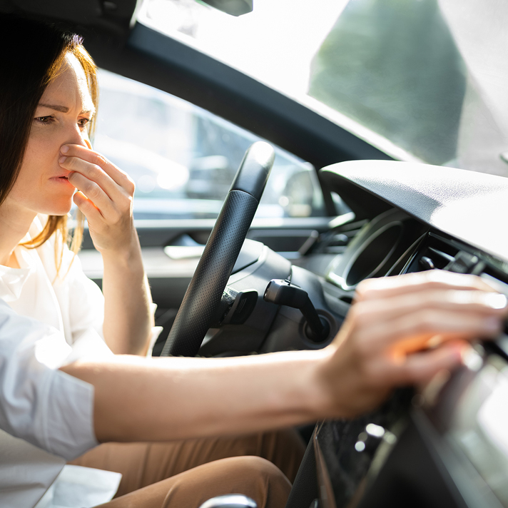 Los motivos por los que el aire acondicionado de tu coche producen malos olores