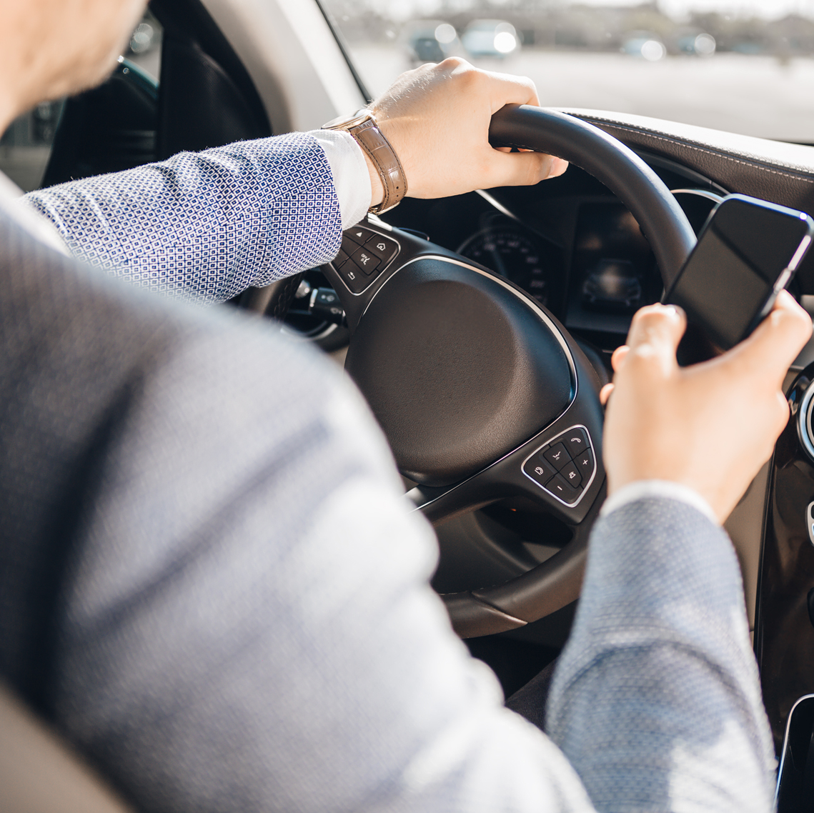 ¿Sabes cuáles son las principales causas de distracción más habituales al conducir?