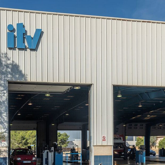 ¿Qué documentos tengo que llevar al pasar la ITV de mi coche?