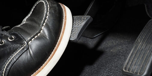 ¿Sabes sobre qué ruedas actúan los frenos cuando pisas el pedal? ¿Sabes sobre qué ruedas actúan los frenos cuando pisas el pedal?