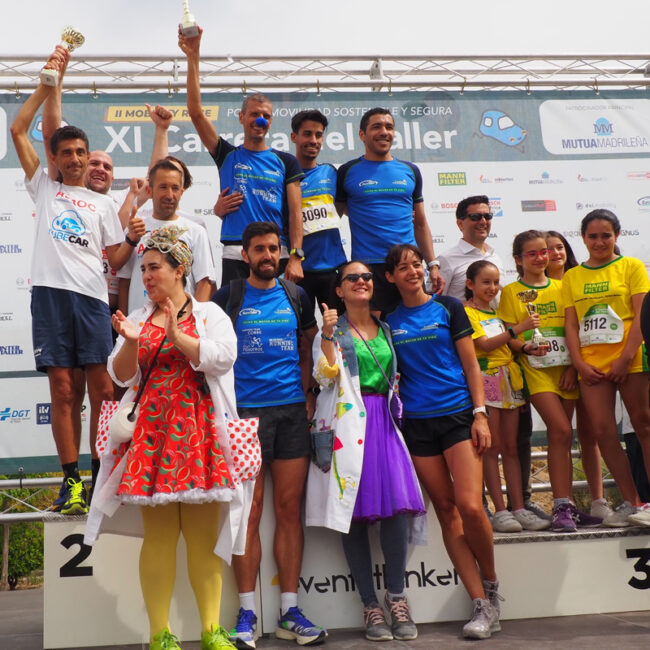 Los corredores solidarios EuroTaller Theodora tiñen de azul la XI Carrera del Taller y suben a lo más alto del podio