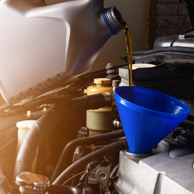 Mecánica básica: ¿sabes cuando tienes que cambiar el aceite a tu coche? Mecánica básica: ¿sabes cuando tienes que cambiar el aceite a tu coche?