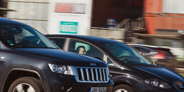 ¿Puede multar la DGT por adelantar en sitios donde no hay señales de tráfico? ¿Puede multar la DGT por adelantar en sitios donde no hay señales de tráfico?