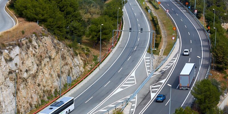 Si sales de viaje con tu coche, cuidado con los puntos más peligrosos de las carreteras españolas para los conductores Si sales de viaje con tu coche, cuidado con los puntos más peligrosos de las carreteras españolas para los conductores