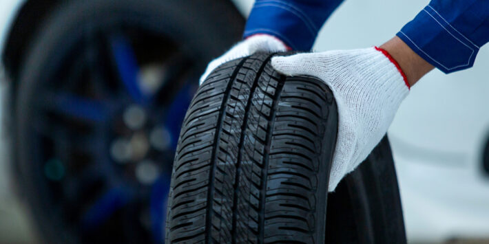 Un peligro para tu seguridad: el 80% de los coches de más de 10 años acuden al taller con los neumáticos muy desgastados Un peligro para tu seguridad: el 80% de los coches de más de 10 años acuden al taller con los neumáticos muy desgastados