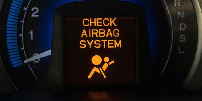 ¿Sabes cómo actuar si la luz del airbag se enciende en el salpicadero de tu coche? ¿Sabes cómo actuar si la luz del airbag se enciende en el salpicadero de tu coche?