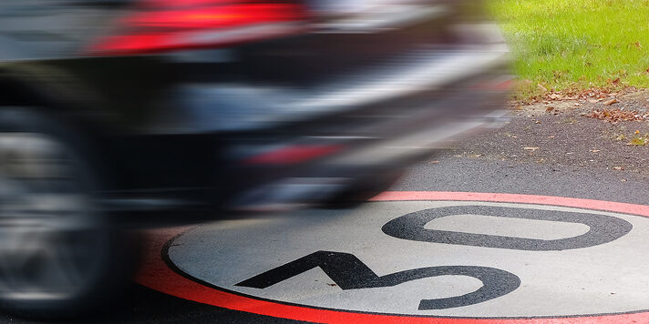 ¿Sabías que cumplir el límite de velocidad de 30 km/h puede causar muchas averías? ¿Sabías que cumplir el límite de velocidad de 30 km/h puede causar muchas averías?