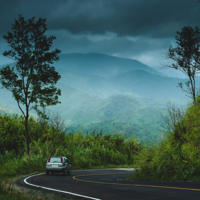 Si te encuentras con otro vehículo en una carretera estrecha, ¿quién tiene prioridad? Si te encuentras con otro vehículo en una carretera estrecha, ¿quién tiene prioridad?