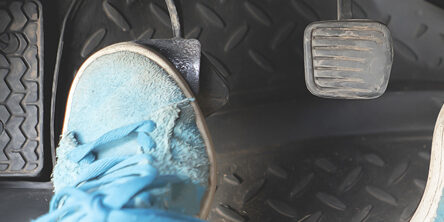 Cómo actuar si el embrague del coche se rompe mientras circulas Cómo actuar si el embrague del coche se rompe mientras circulas