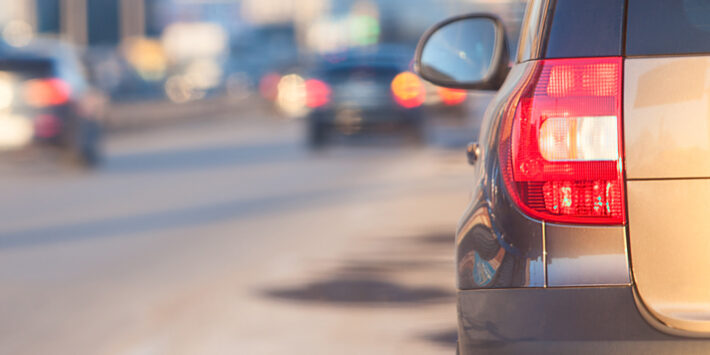 Aprende a diferenciar entre parar, estacionar o detener tu coche, y evitarás multas Aprende a diferenciar entre parar, estacionar o detener tu coche, y evitarás multas