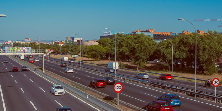 Descubre las puertas escondidas para emergencias que hay en las autopistas Descubre las puertas escondidas para emergencias que hay en las autopistas