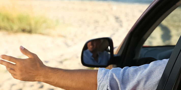 ¿Sabes cómo evitar que la arena de playa estropee tu coche por dentro y por fuera? ¿Sabes cómo evitar que la arena de playa estropee tu coche por dentro y por fuera?