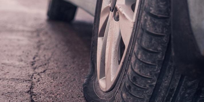 ¿Sabes por qué se producen más reventones de neumáticos en verano? Cómo evitarlos ¿Sabes por qué se producen más reventones de neumáticos en verano? Cómo evitarlos