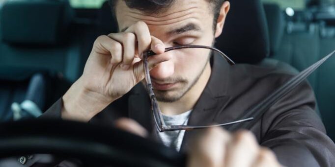 No menosprecies el descanso antes de viajar: los peligros de la somnolencia al volante No menosprecies el descanso antes de viajar: los peligros de la somnolencia al volante