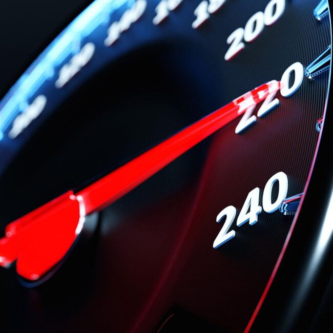 ¿Cuáles son los conductores españoles que más infringen los límites de velocidad?