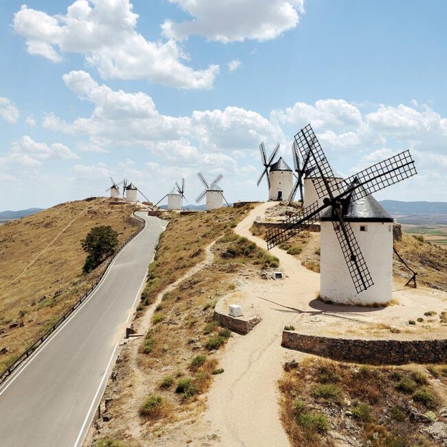 Castilla la mancha invierte un 25% más en bares que en sus vehículos que en 2020