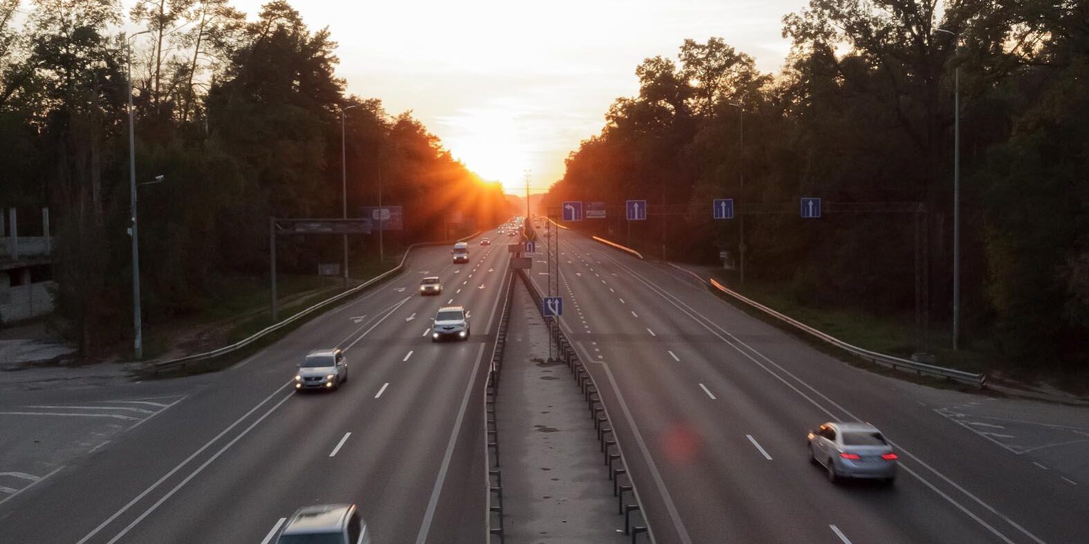 Quedarte en el carril izquierdo es motivo de multa Quedarte en el carril izquierdo es motivo de multa