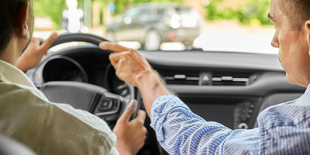 ¿Cómo funciona el doble pedal en un coche de autoescuela? ¿Cómo funciona el doble pedal en un coche de autoescuela?