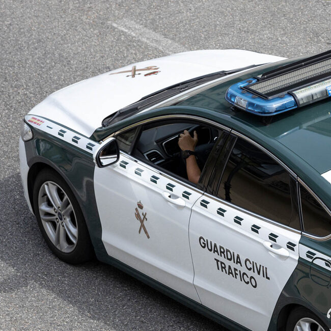 Cuidado con las distracciones al volante: puedes perder 200 € y 6 puntos del carné