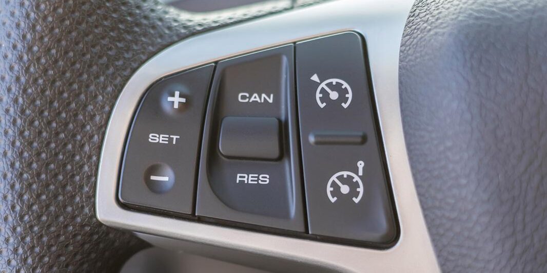 Control de crucero: Qué es, pros y contras de usarlo Control de crucero: Qué es, pros y contras de usarlo.