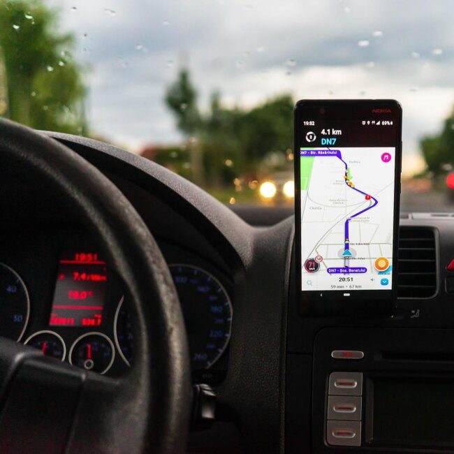 Gracias, Waze. Con este truco, la app nos encuentra las gasolineras más baratas