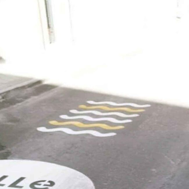 ¿Sabes qué significan las ‘olas’ pintadas en el asfalto? ¿Sabes qué significan las 'olas' pintadas en el asfalto?